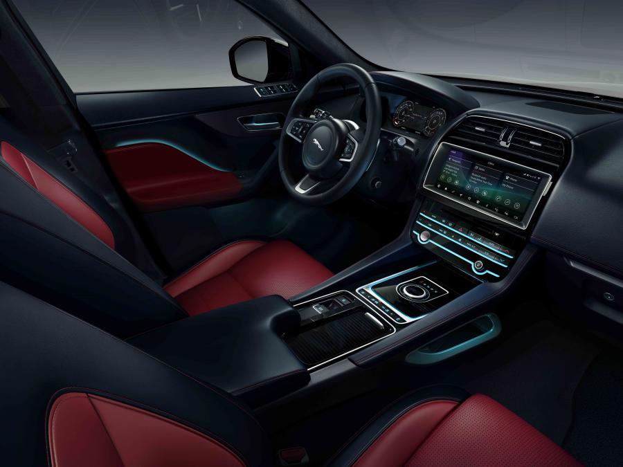Интерьер Jaguar F-Pace Chequered Flag 2019 года  (фото 2 из 4)
